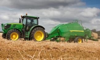 Vierkante-balenpersen John Deere 1424 C