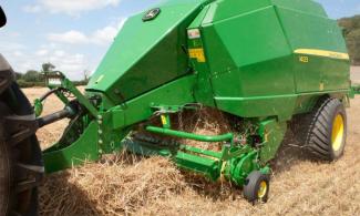 Vierkante-balenpersen John Deere 1424 C