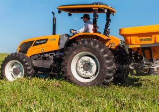 Drijfmest- en mesttechnologie Kunstmeststrooiers Valtra BDF 1300
