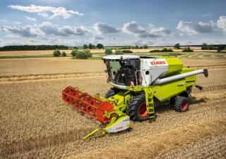 Combine maaidorsers Claas Avero 240