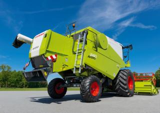 Combine maaidorsers Claas Avero 240