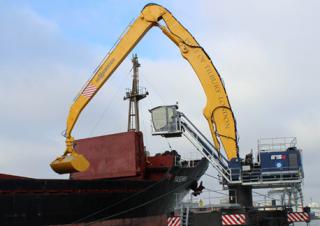 Graafmachines in overslaguitvoering Sennebogen 875 M