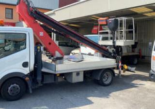 Telescoophoogwerkers Telescoophoogwerkers op vrachtwagens Socage Apache T 17
