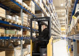 Pallet Stapelaars Pallet stapelaars zittende bestuurder Caterpillar NSS12N2TF
