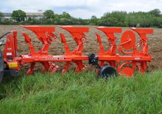 Ploegen Kuhn Master 103 4E T