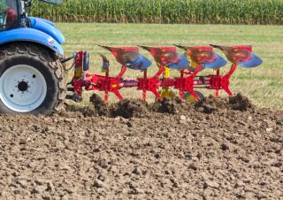 Ploegen Pöttinger Servo 35 plus nova