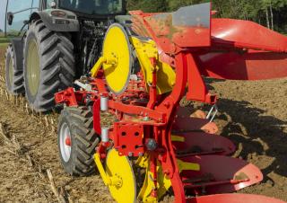 Ploegen Pöttinger Servo 4000