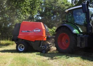 Ronde-balenpersen Kuhn FB 2130 