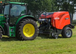 Ronde-balenpersen Kuhn FB 3130