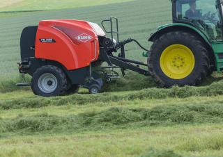 Ronde-balenpersen Kuhn FB 3135