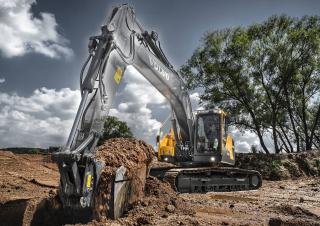 Rupsgraafmachines Volvo EC220ELR