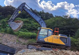 Rupsgraafmachines Volvo EC230F N 