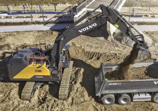 Rupsgraafmachines Volvo EC300E L Hybrid