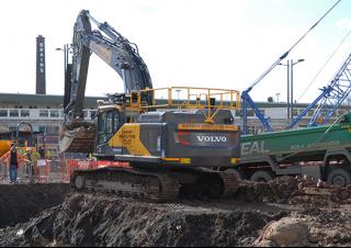 Rupsgraafmachines Volvo EC380ENL
