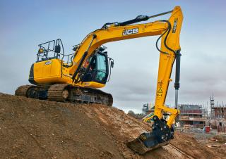 Rupsgraafmachines JCB JS131 LC