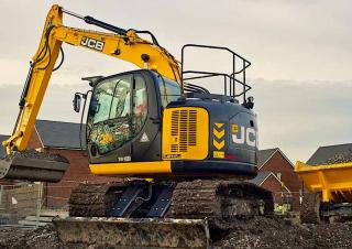 Rupsgraafmachines JCB JS141HD