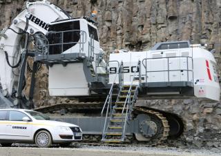 Rupsgraafmachines Liebherr R 9150 B 