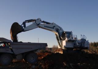 Rupsgraafmachines Liebherr R 9150 B 