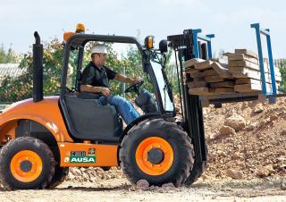 Ruwterrein-heftrucks Ausa C 200 H
