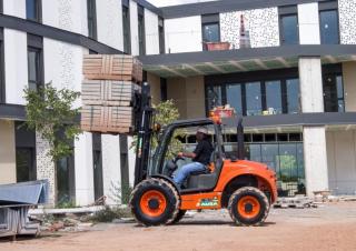 Ruwterrein-heftrucks Ausa C 250 H