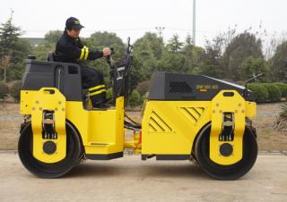 Walsen Tandemtrilwalsen Bomag BW 131 AD-5