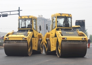 Walsen Tandemtrilwalsen Bomag BW 203 ADO-4