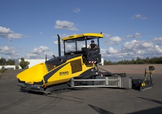 Track-asfalteermachines Bomag BF 880 C