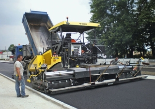 Track-asfalteermachines Bomag BF 880 C