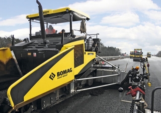 Track-asfalteermachines Bomag BF 880 C