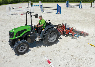 Tractoren met vierwielaandrijving DEUTZ-FAHR 3060