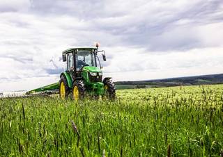 Tractoren met vierwielaandrijving John Deere 5058E