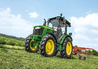 Tractoren met vierwielaandrijving John Deere 5067E