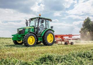 Tractoren met vierwielaandrijving John Deere 5075E
