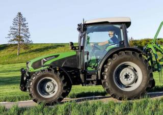 Tractoren met vierwielaandrijving DEUTZ-FAHR 5090 D