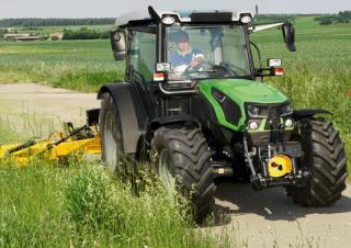 Tractoren met vierwielaandrijving DEUTZ-FAHR 5090 D