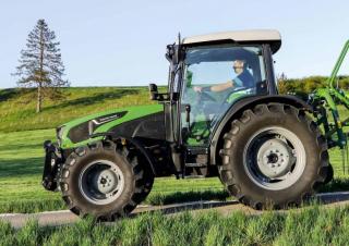 Tractoren met vierwielaandrijving DEUTZ-FAHR 5090 D GS