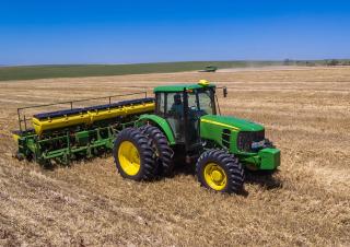 Tractoren met vierwielaandrijving John Deere 6150J
