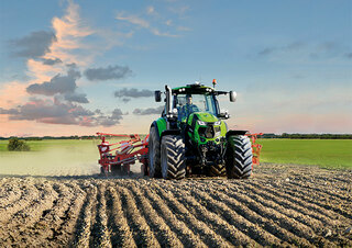 Tractoren met vierwielaandrijving DEUTZ-FAHR 6165 Agrotron RCShift