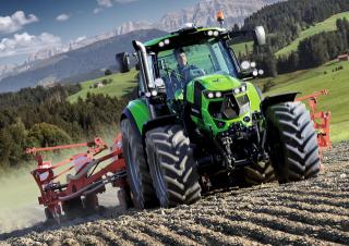 Tractoren met vierwielaandrijving DEUTZ-FAHR 6205 Agrotron TTV
