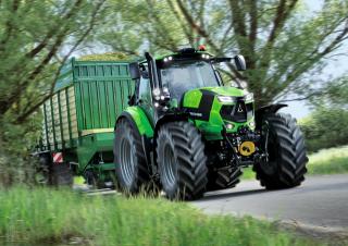 Tractoren met vierwielaandrijving DEUTZ-FAHR 6215 Agrotron TTV