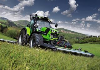 Tractoren met vierwielaandrijving DEUTZ-FAHR 6215 Agrotron TTV