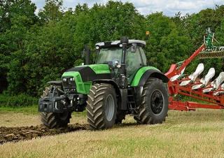 Tractoren met vierwielaandrijving DEUTZ-FAHR 8280W