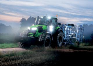 Tractoren met vierwielaandrijving DEUTZ-FAHR 9310 Agrotron TTV