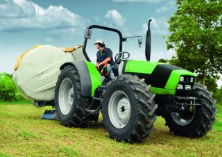 Tractoren met vierwielaandrijving DEUTZ-FAHR Agrolux 90