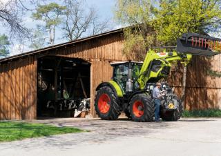 Tractoren met vierwielaandrijving Claas Arion 530 Hexashift