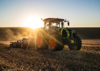 Tractoren met vierwielaandrijving Claas Arion 530 Hexashift