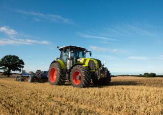 Tractoren met vierwielaandrijving Claas Arion 530 Cmatic