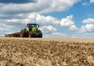 Tractoren met vierwielaandrijving Claas Axion 870 Cmatic 