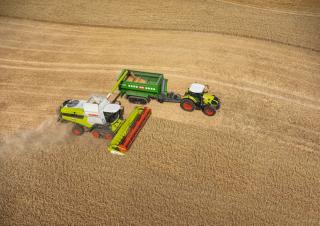 Tractoren met vierwielaandrijving Claas Axion 870 Cmatic 