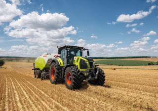 Tractoren met vierwielaandrijving Claas Axion 870 Cmatic 